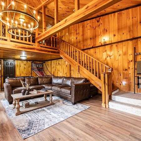 Fun Cabin With Hot Tub, Pool Table & Fire Pit - Big Blue Bryson City Ngoại thất bức ảnh