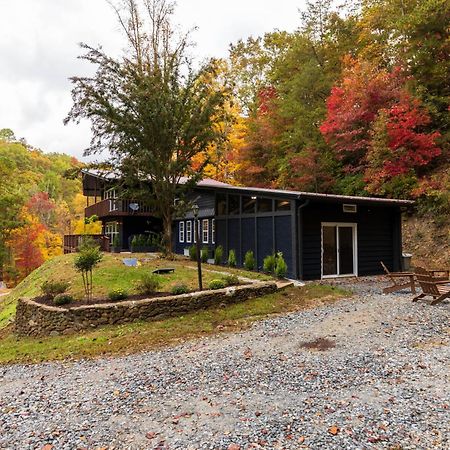 Fun Cabin With Hot Tub, Pool Table & Fire Pit - Big Blue Bryson City Ngoại thất bức ảnh