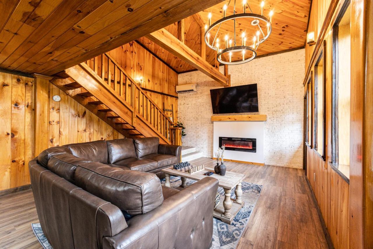 Fun Cabin With Hot Tub, Pool Table & Fire Pit - Big Blue Bryson City Ngoại thất bức ảnh