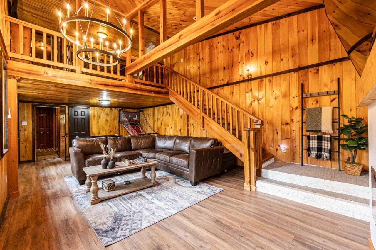 Fun Cabin With Hot Tub, Pool Table & Fire Pit - Big Blue Bryson City Ngoại thất bức ảnh