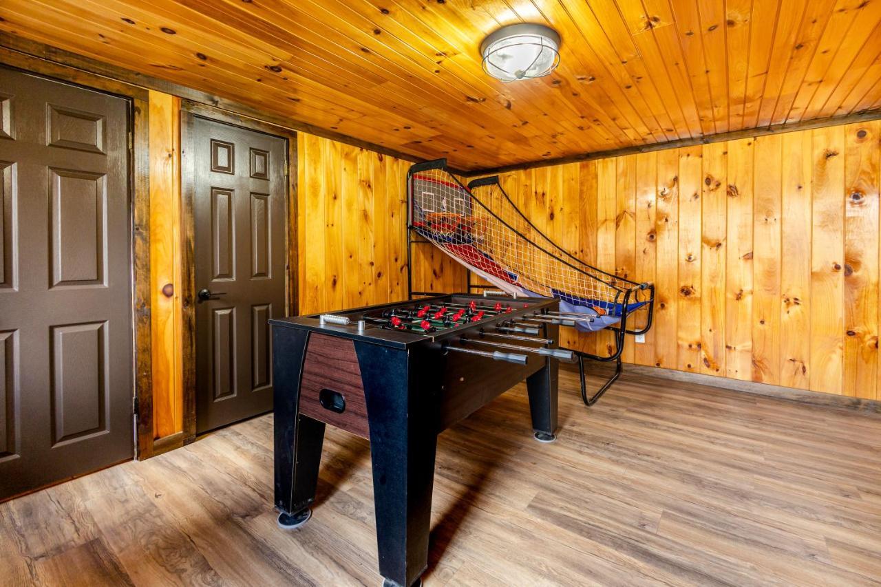 Fun Cabin With Hot Tub, Pool Table & Fire Pit - Big Blue Bryson City Ngoại thất bức ảnh