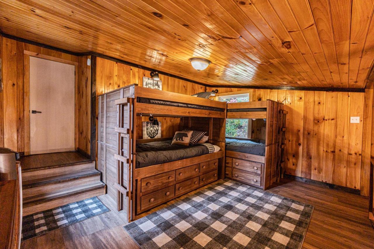 Fun Cabin With Hot Tub, Pool Table & Fire Pit - Big Blue Bryson City Ngoại thất bức ảnh
