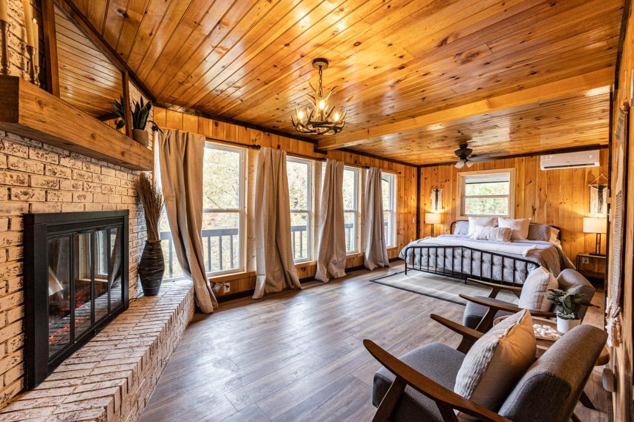 Fun Cabin With Hot Tub, Pool Table & Fire Pit - Big Blue Bryson City Ngoại thất bức ảnh