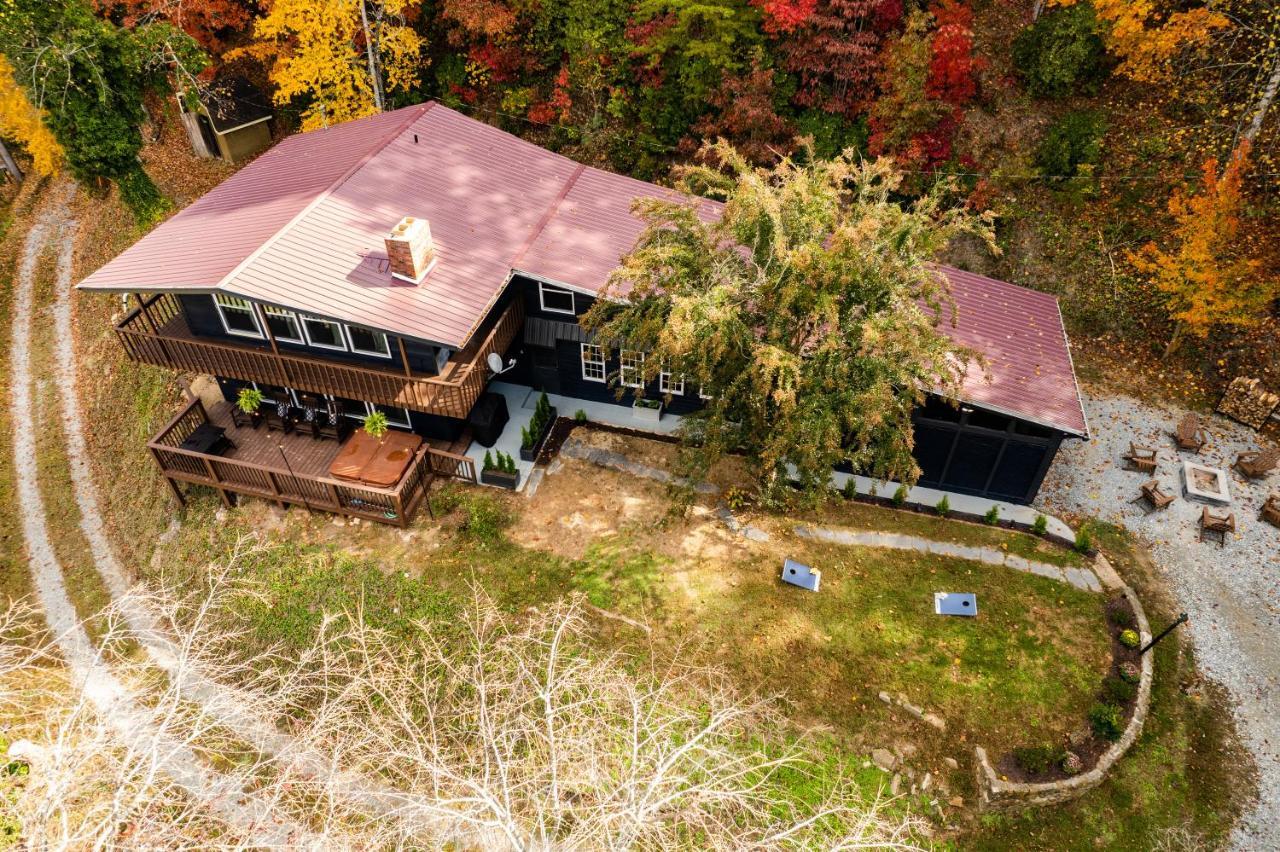Fun Cabin With Hot Tub, Pool Table & Fire Pit - Big Blue Bryson City Ngoại thất bức ảnh