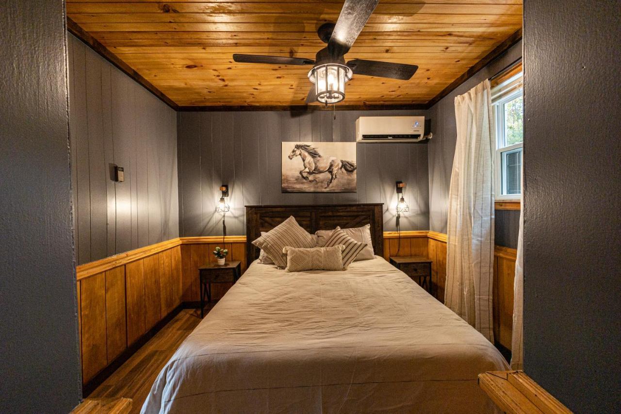 Fun Cabin With Hot Tub, Pool Table & Fire Pit - Big Blue Bryson City Ngoại thất bức ảnh
