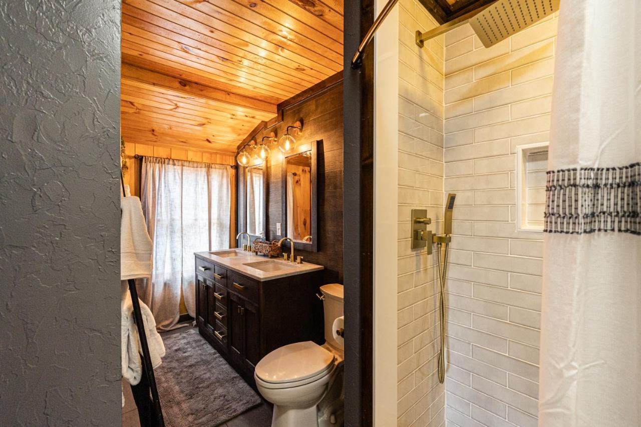 Fun Cabin With Hot Tub, Pool Table & Fire Pit - Big Blue Bryson City Ngoại thất bức ảnh