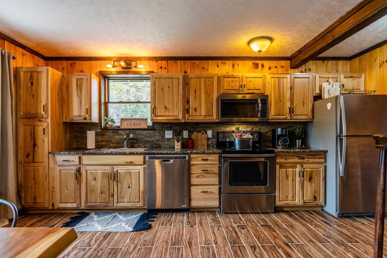 Fun Cabin With Hot Tub, Pool Table & Fire Pit - Big Blue Bryson City Ngoại thất bức ảnh